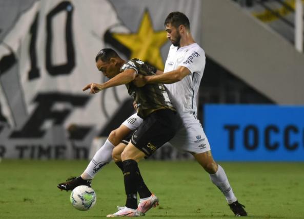 Jovem de 17 anos marca e agradece elenco do Santos por adaptação no profissional