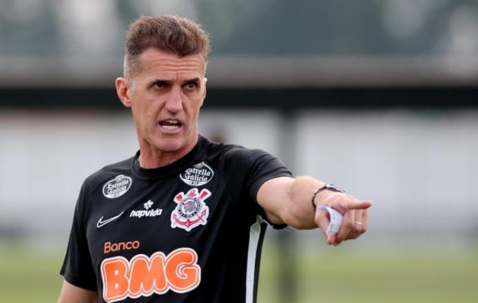 Contra o Flamengo, Corinthians tenta interferir na luta pela liderança