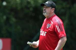 Em crise e desfalcado, São Paulo defende G4 diante da 