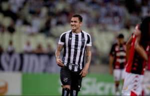 Na mira do Santos, meia Vina deve renovar com o Ceará