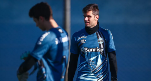 Goleiro do Grêmio testa positivo para covid-19 e vira desfalque em reta final