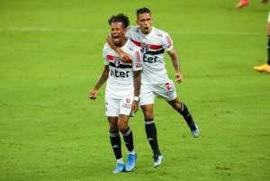 Grêmio 1 x 2 São Paulo - Tricolor vence de virada e segue sonhando com título