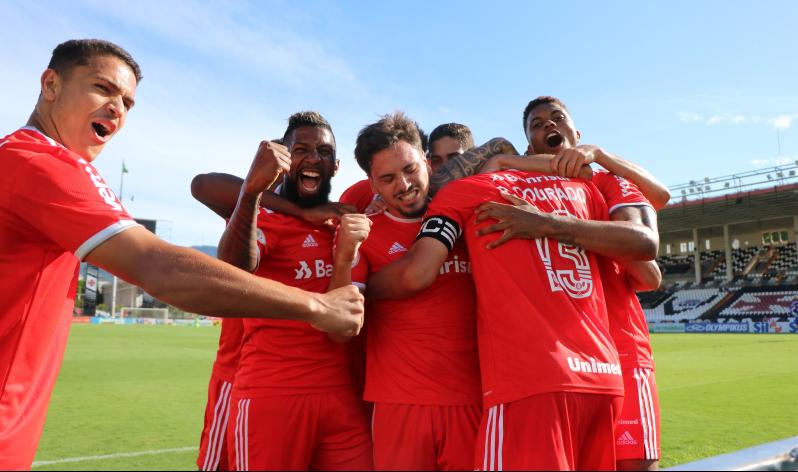 Com polêmica, Inter venceu o Vasco e segue na ponta (Foto: Ricardo Duarte/Internacional)