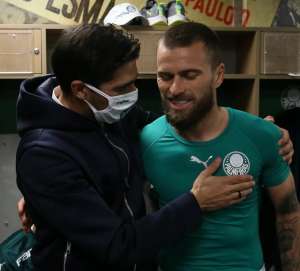 Lucas Lima ganha nova chance com Abel e mira jogos decisivos do Palmeiras
