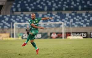 Ex-lateral de Guarani e Santos acerta com o Coritiba