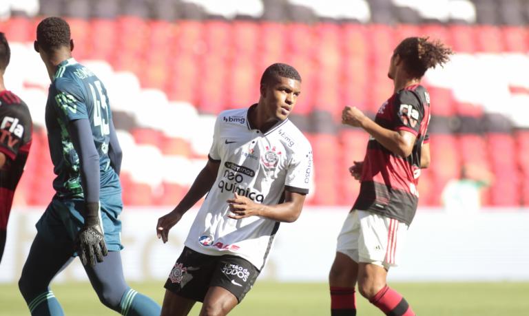 Léo Natel marcou contra o Flamengo e entrou na lista de artilheiros do Corinthians