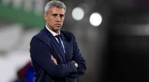 Técnico argentino desembarca em São Paulo para ser apresentado por gigante brasileiro