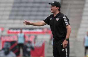 Gigante do Brasileirão faz sondagem por ex-técnico do São Paulo