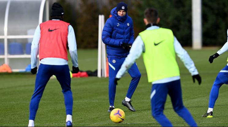Treinador rasga elogios a volante do Chelsea após vitória no Campeonato Inglês