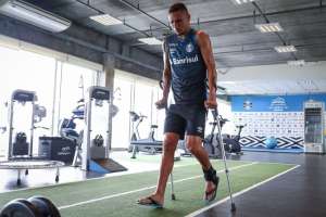 Luiz Fernando sofre entorse no tornozelo e desfalca o Grêmio por seis semanas