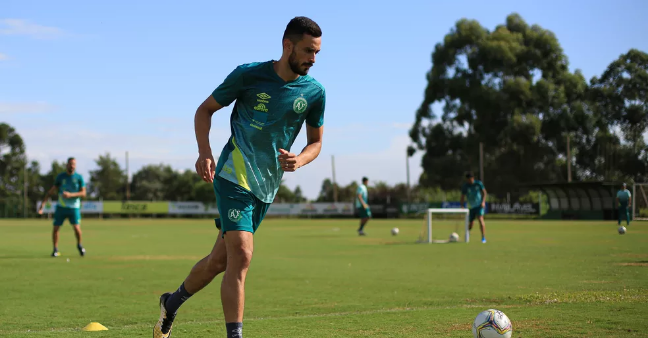 Volante da Chapecoense quer “começar a temporada com o pé direito” e conquistar Recopa SC