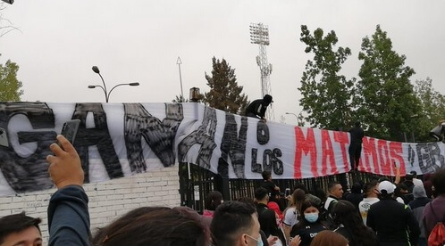 Torcida de tradicional chileno ameaça jogadores de morte antes de jogo decisivo
