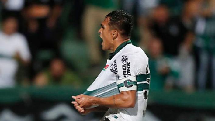 Botafogo negocia com Robson, atacante do Coritiba