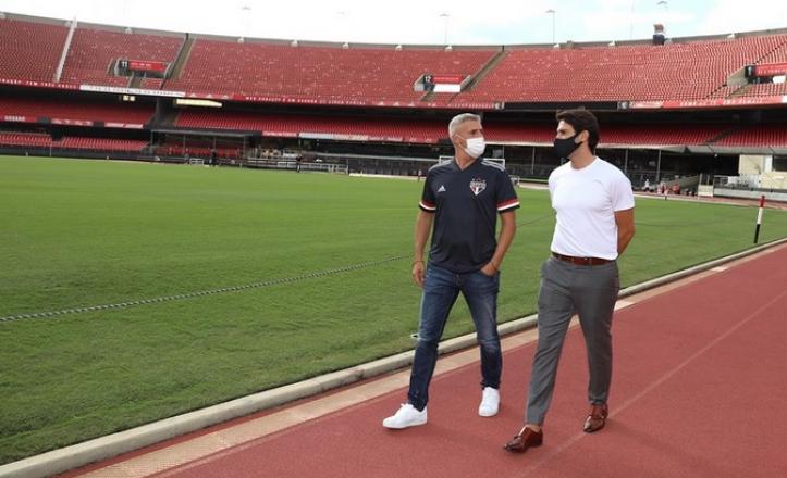 Novo técnico do São Paulo, Crespo reencontra Kaká e faz visita ao Morumbi