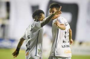 Marcos Leonardo festeja terceiro jogo seguido com gol e destaca ajuda de Soteldo