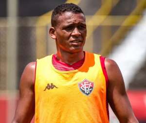 Pretendido pela Ferroviária, volante é reintegrado no Vitória