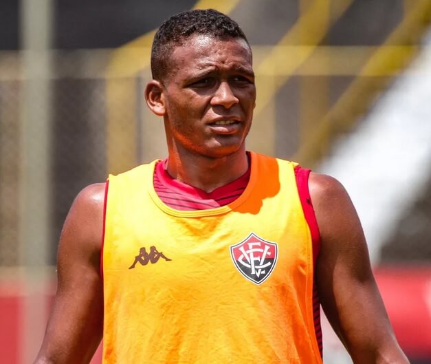 Pretendido pela Ferroviária, volante é reintegrado no Vitória