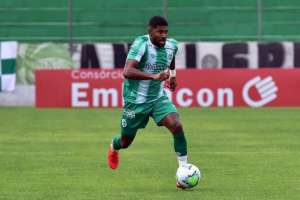 Atlético-MG rescinde contrato de zagueiro, volante e atacante