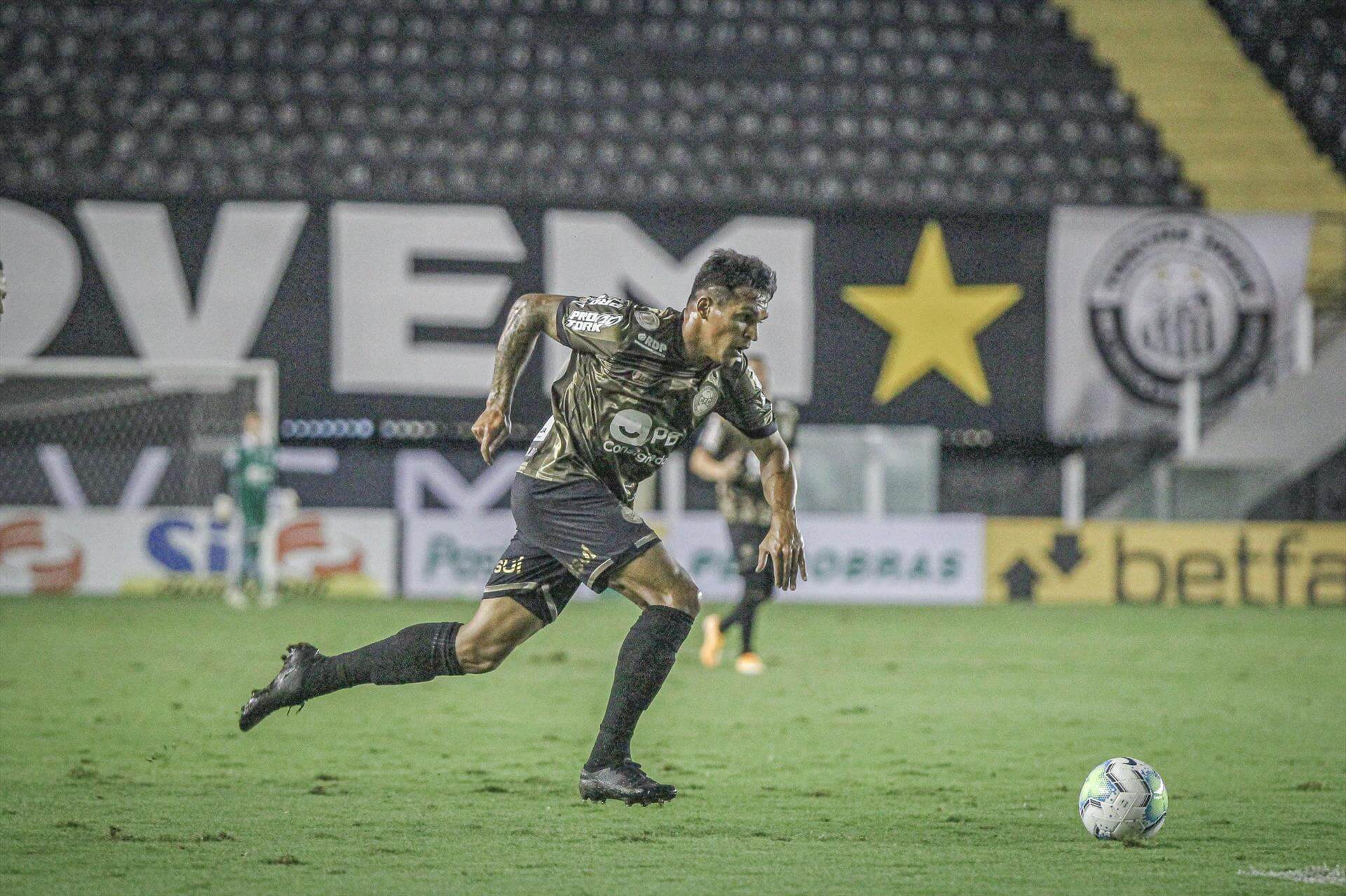 Fortaleza e Cuiabá entram na disputa com Botafogo por artilheiro do Coritiba