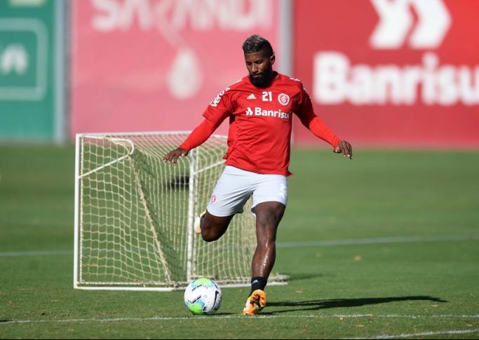 Torcedor paga multa e Inter contará com Rodinei em decisão contra o Fla