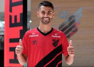 Ceará encaminha contratação de Jorginho, meia do Athletico-PR