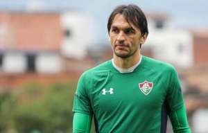 Fluminense relaciona Matheus Ferraz, afastado por Covid há uma semana