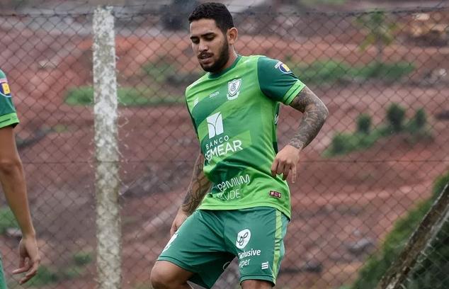 Nem bem chegou e reforço do América-MG testa positivo para Covid-19