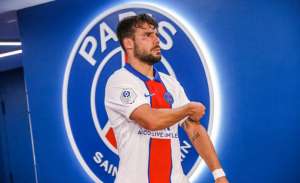 Paris Saint-Germain corre por renovação com jogador desejado pelo Barcelona