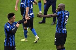 ITALIANO: Lautaro e Lukaku brilham, Inter de Milão atropela Milan e abre vantagem