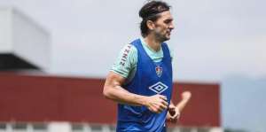 CBF comunica e Fluminense tira do jogo zagueiro que testou positivo para Covid-19