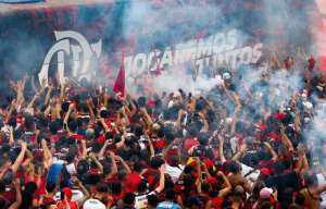 Tumulto marca chegada do Flamengo ao Maracanã para jogo com o Inter