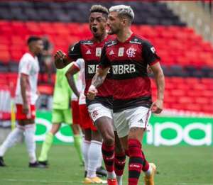 Flamengo 2 x 1 Internacional - Mengão líder, independente e perto do bicampeonato
