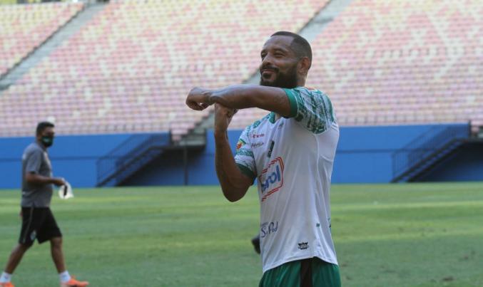 AMAZONENSE: Manaus vence no apagar das luzes e São Raimundo estreia com goleada
