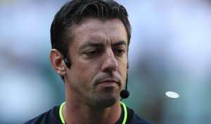 Árbitro explica expulsão de Rodinei: 