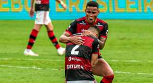 Zagueiro se emociona após vitória do Flamengo em 'final' contra o Inter