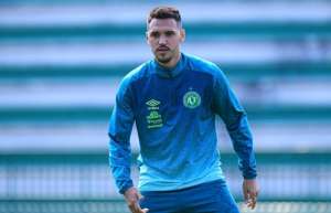 Meia deixa Chapecoense e assina com a Ponte Preta até o fim da Série B