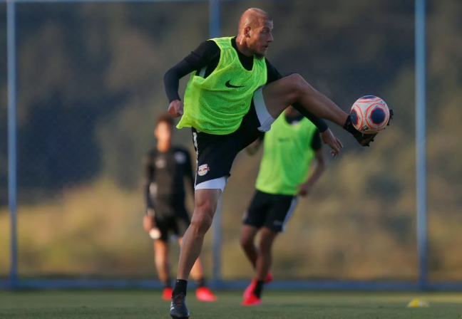 CSA não desiste e segue negociando a contratação de meia do RB Bragantino