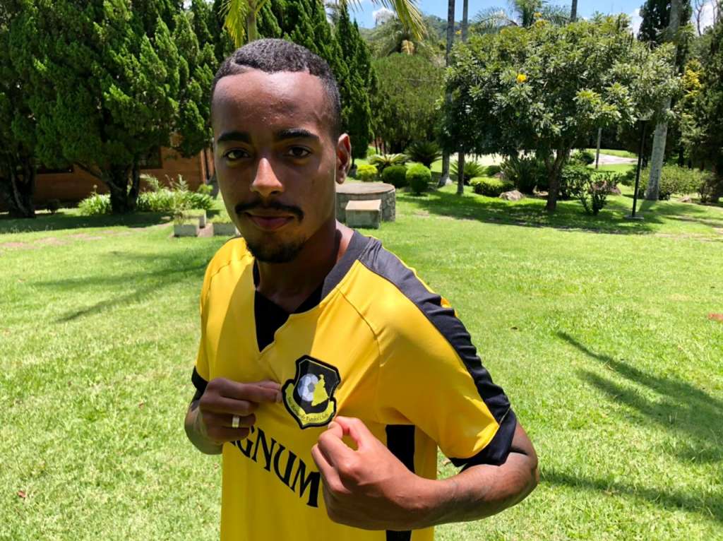 Mateusinho foi oficializado na manhã desta terça-feira (23) (Foto: Gabriel Goto)