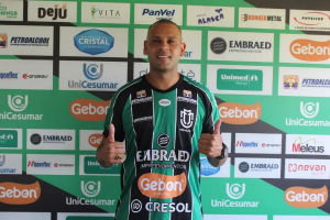 Time do Campeonato Paranaense anuncia lateral ex-São Paulo e Santos