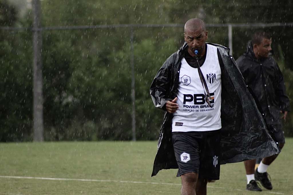 Técnico Renato Peixe destaca confiança no elenco em semana de estreia