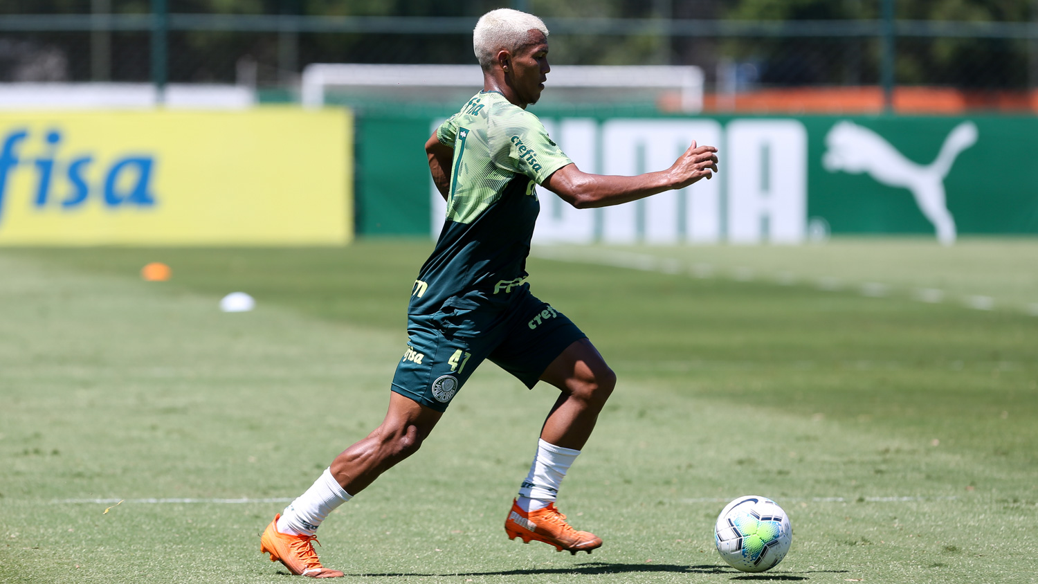 Ausência no Mundial por lesão, Gabriel Veron volta a treinar no Palmeiras