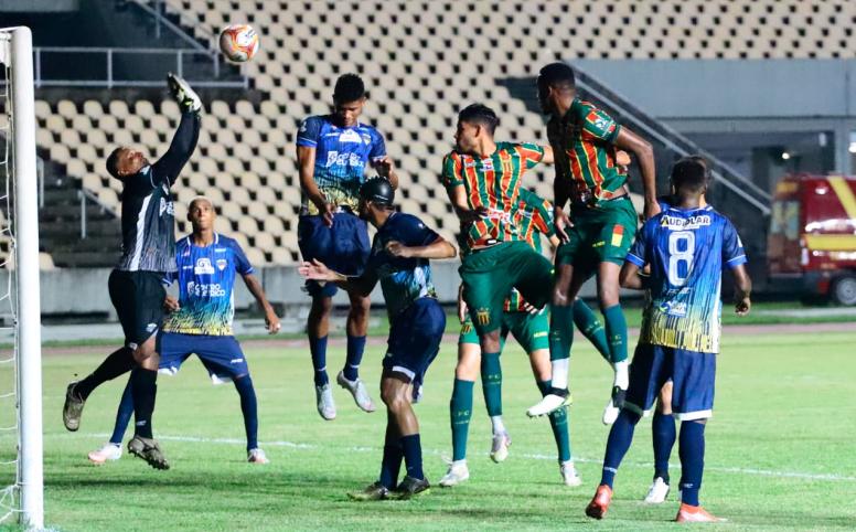 MARANHENSE: Sampaio Corrêa volta a golear e se isola na ponta