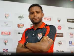 Após apenas sete jogos, volante ex-Inter e Sport deixa o Atlético-GO