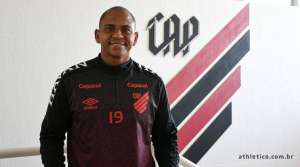 Paulistão: Presidente do Guarani nega interesse em atacante ex-Flu e Inter