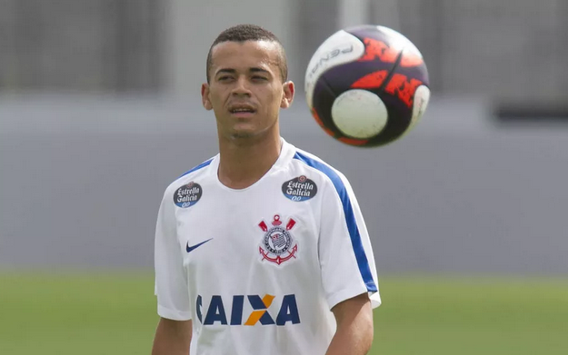 Atacante que nunca jogou cobra mais de R$ 700 mil do Corinthians