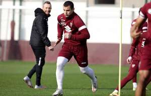 Clube europeu cancela outra vez treinos após surto de Covid-19 no elenco