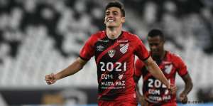 Sem técnico e com desfalques, Athletico-PR tenta manter o 9º lugar por privilégios