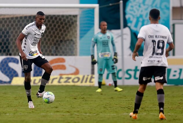 Botafogo volta atrás e não libera zagueiro para o São Paulo