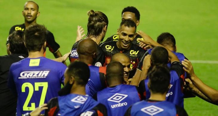 Leão quer a Sula. (Foto: Anderson Stevens / Sport)