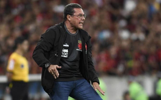 Com ‘um pé’ na Série B, Vasco anuncia saída de Vanderlei Luxemburgo